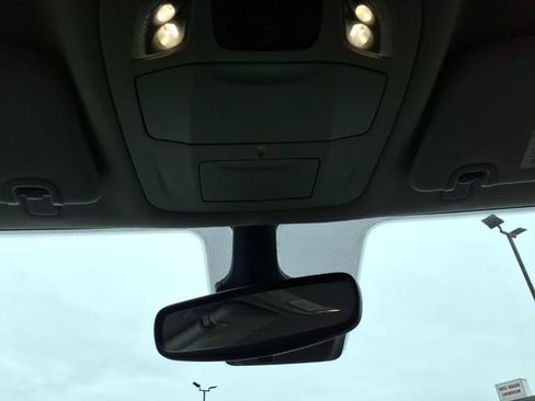 Used 2024 Chrysler Pacifica Touring-L image 18