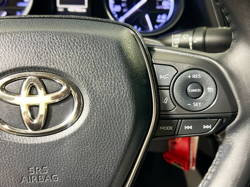 Used 2018 Toyota Camry SE image 19