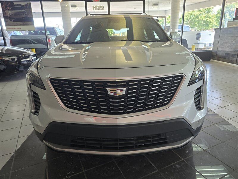 Used 2020 Cadillac XT4 Premium Luxury FWD image 2