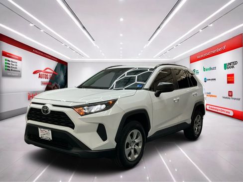 Used 2020 Toyota RAV4 LE FWD image 3