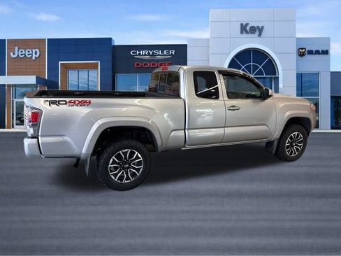 Used 2020 Toyota Tacoma TRD Sport image 7