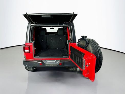 Used 2019 Jeep Wrangler Unlimited Sahara AWD/4WD image 30