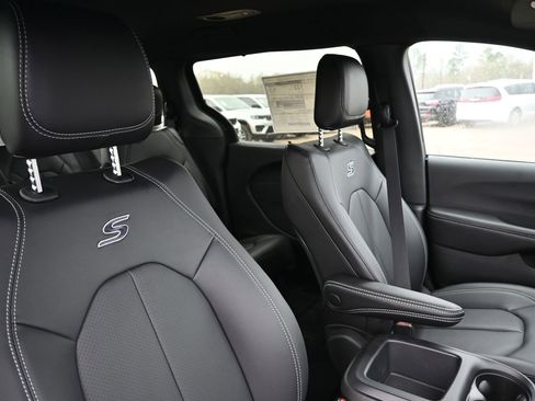 New 2026 Chrysler Pacifica Select w/ S Appearance Package image 26