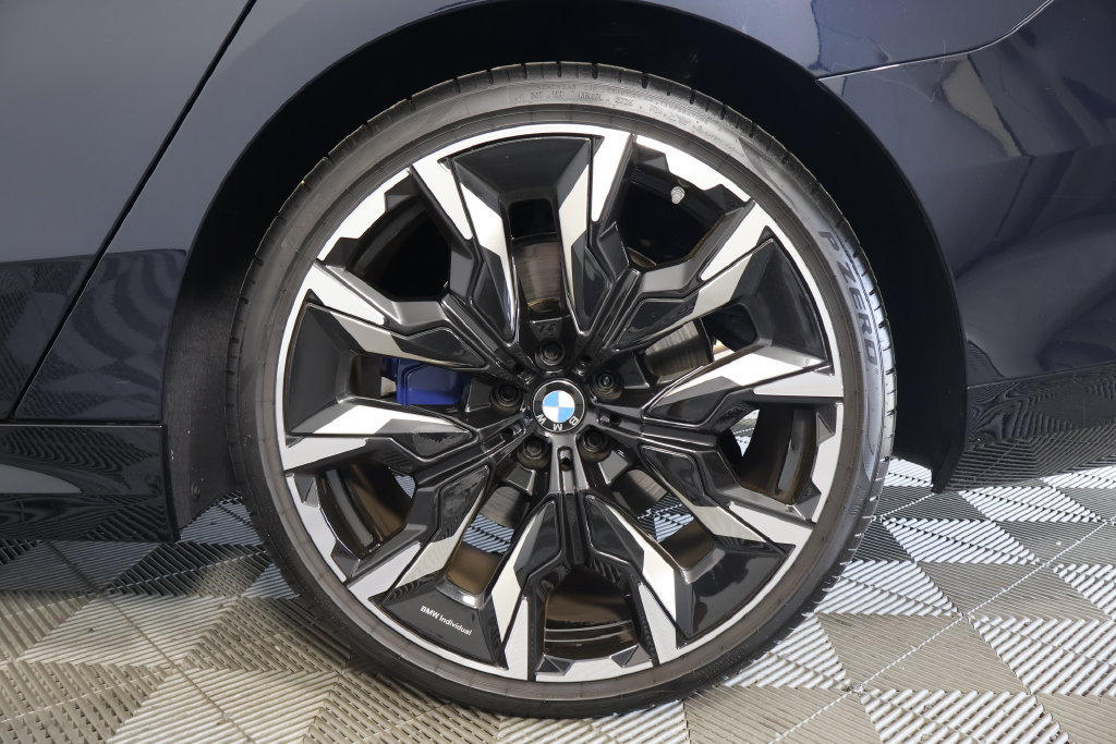 Used 2026 BMW 530i w/ M Sport Package RWD image 8
