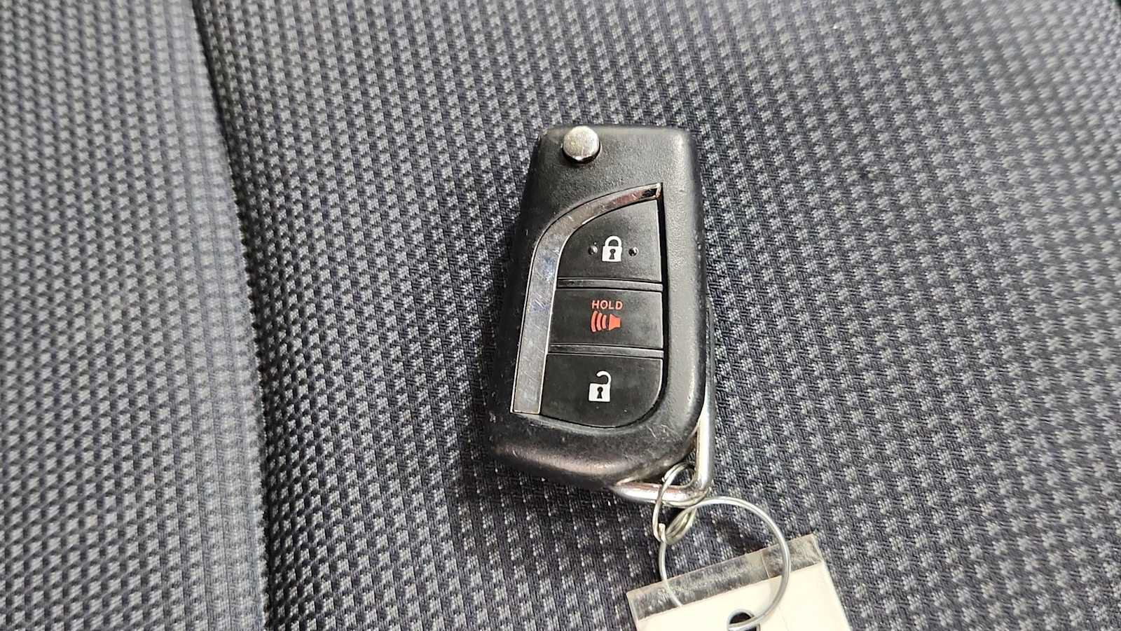 Certified 2019 Toyota RAV4 LE w/ Carpet Mat Package AWD/4WD image 31