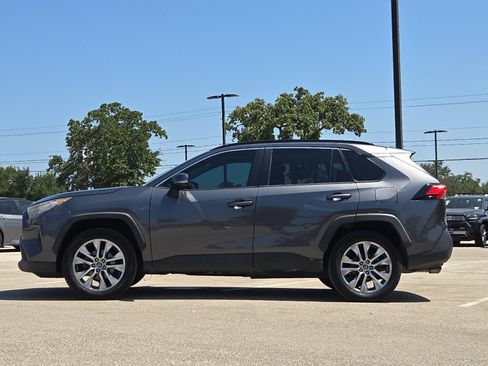 Used 2021 Toyota RAV4 XLE Premium FWD image 2