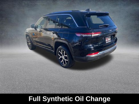 Used 2023 Jeep Grand Cherokee Limited image 3