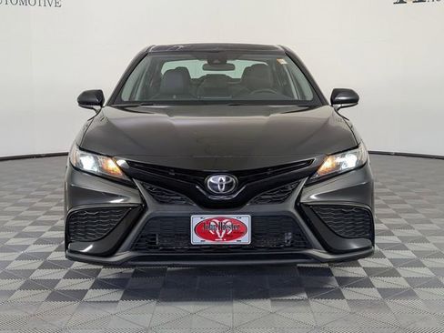 Used 2021 Toyota Camry SE AWD/4WD image 3