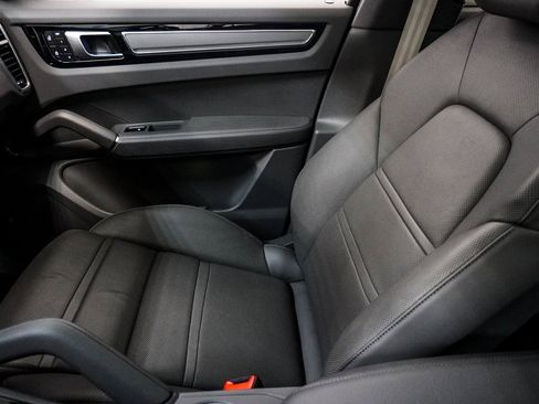 Used 2023 Porsche Cayenne Platinum Edition image 46