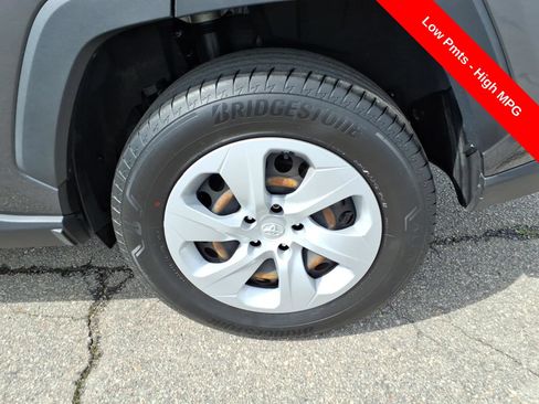 Used 2020 Toyota RAV4 LE FWD image 11