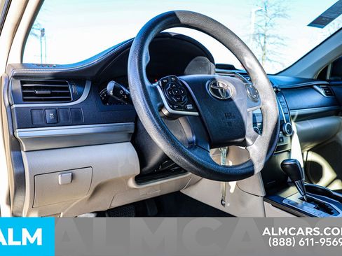 Used 2014 Toyota Camry LE image 23