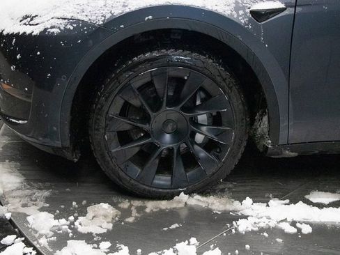 Used 2020 Tesla Model Y Long Range image 8