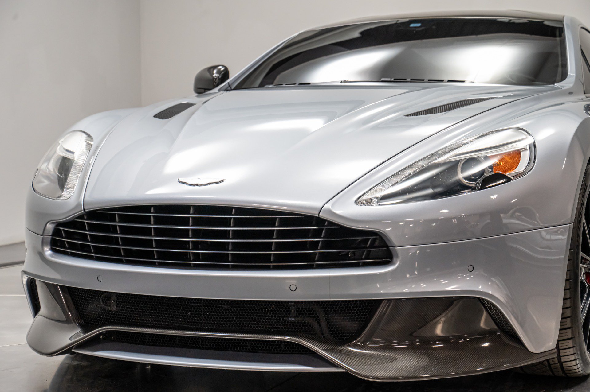 Used 2014 Aston Martin Vanquish Coupe RWD image 43