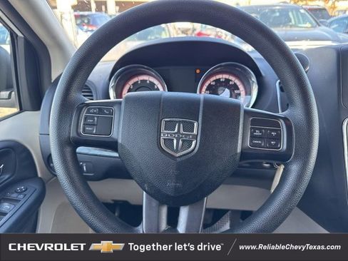 Used 2018 Dodge Grand Caravan SE w/ UConnect Hands-Free Group image 19