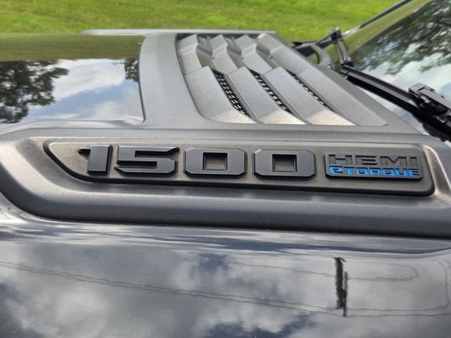Used 2023 RAM 1500 Laramie AWD/4WD image 9