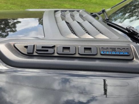Used 2023 RAM 1500 Laramie AWD/4WD image 9