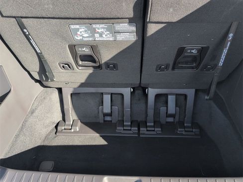 Used 2025 Kia Carnival SX image 21