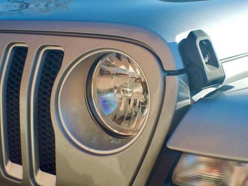 Used 2018 Jeep Wrangler Unlimited Sahara image 19