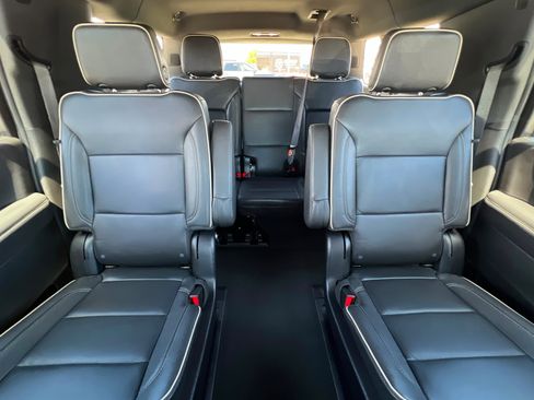 Used 2025 Chevrolet Suburban Premier AWD/4WD image 27