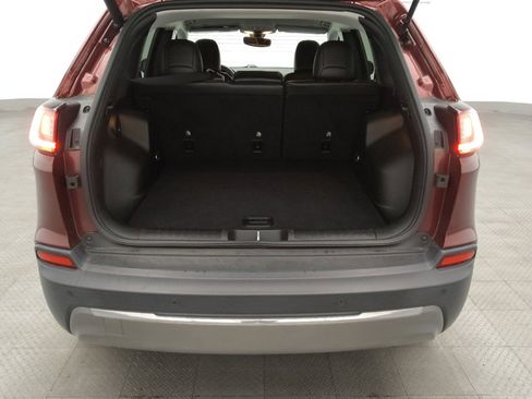 Used 2019 Jeep Cherokee Limited FWD image 29