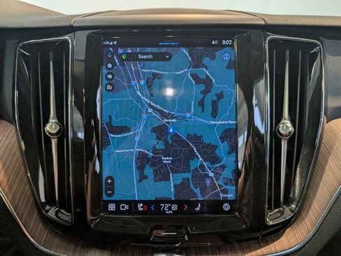 Used 2023 Volvo XC60 B5 Plus w/ Protection Package Premier image 21