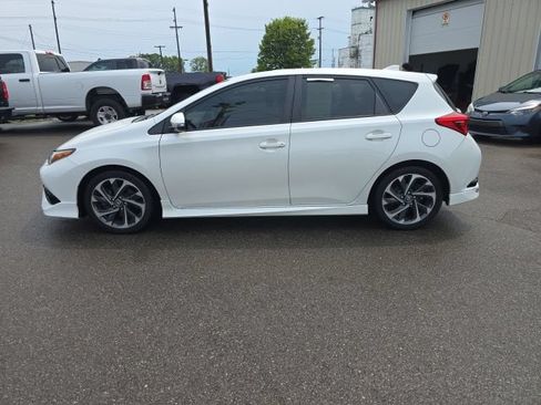 Used 2017 Toyota Corolla iM w/ All-Weather Mat Package FWD image 6