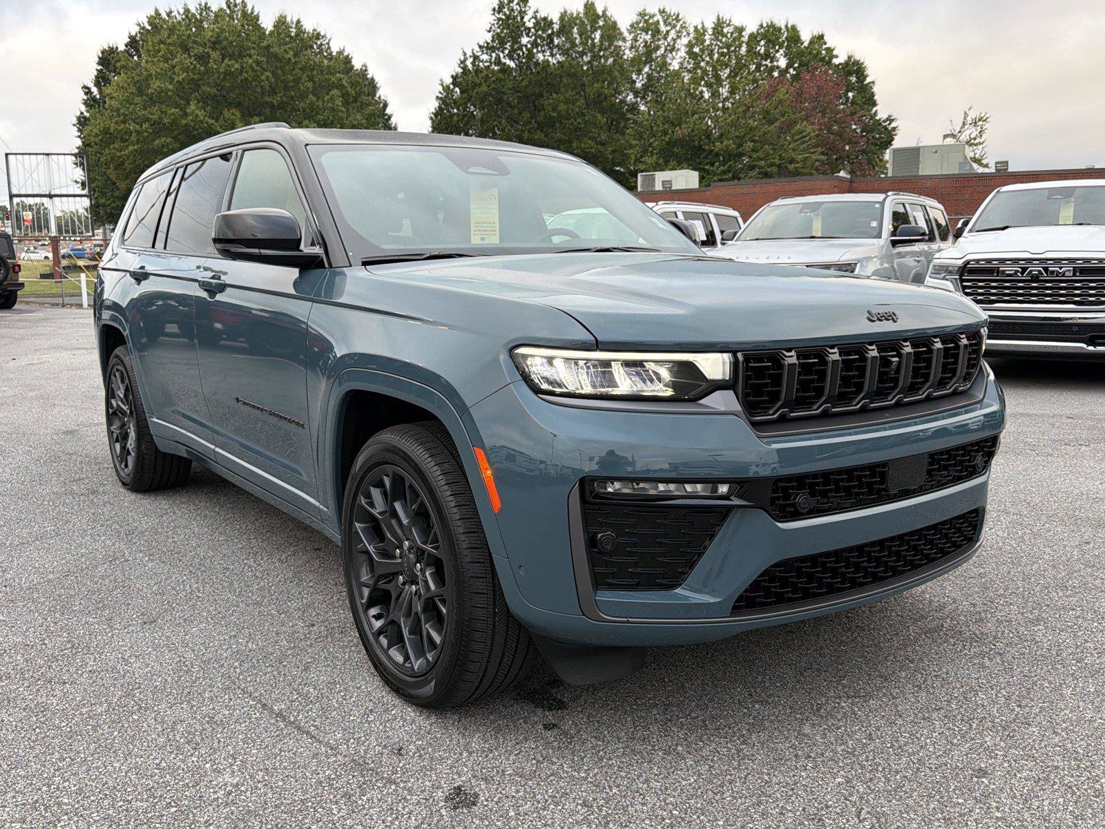 Used 2026 Jeep Grand Cherokee L Summit w/ Obsidian Package AWD/4WD image 4