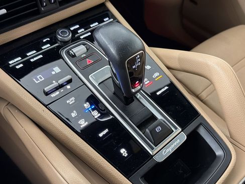 Certified 2022 Porsche Cayenne AWD/4WD image 25