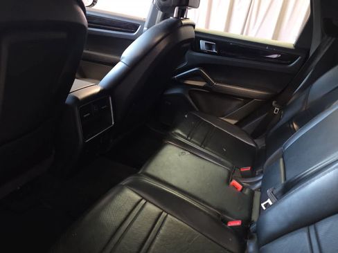 Used 2019 Porsche Cayenne S AWD/4WD image 5