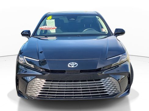 Used 2026 Toyota Camry XLE FWD image 2