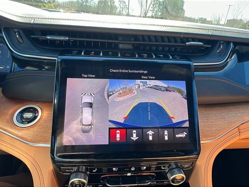 Used 2024 Jeep Grand Cherokee Summit image 33