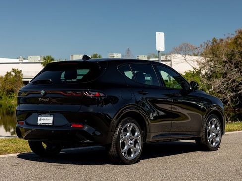 New 2025 Alfa Romeo Tonale w/ Premium Package image 4