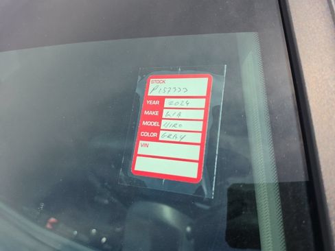 Used 2024 Kia Niro EX FWD image 9