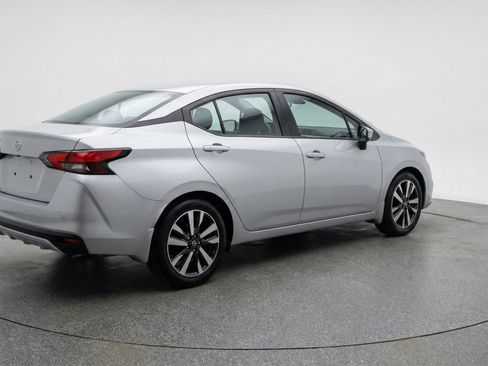 Used 2025 Nissan Versa SV image 9