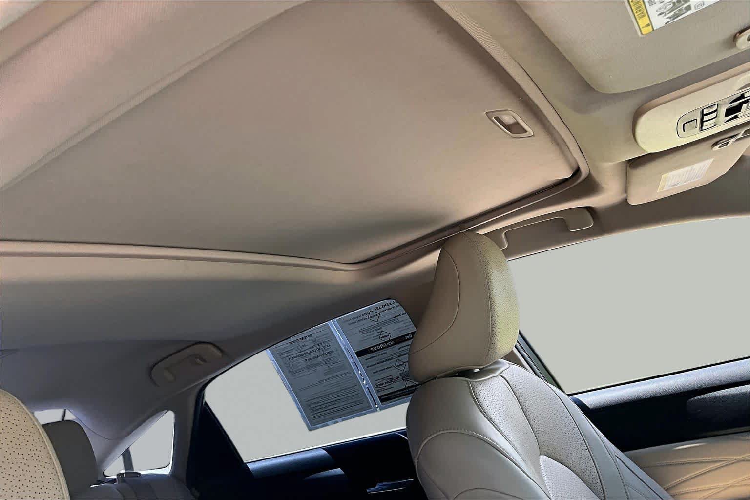 Used 2019 Toyota Avalon Limited FWD image 14