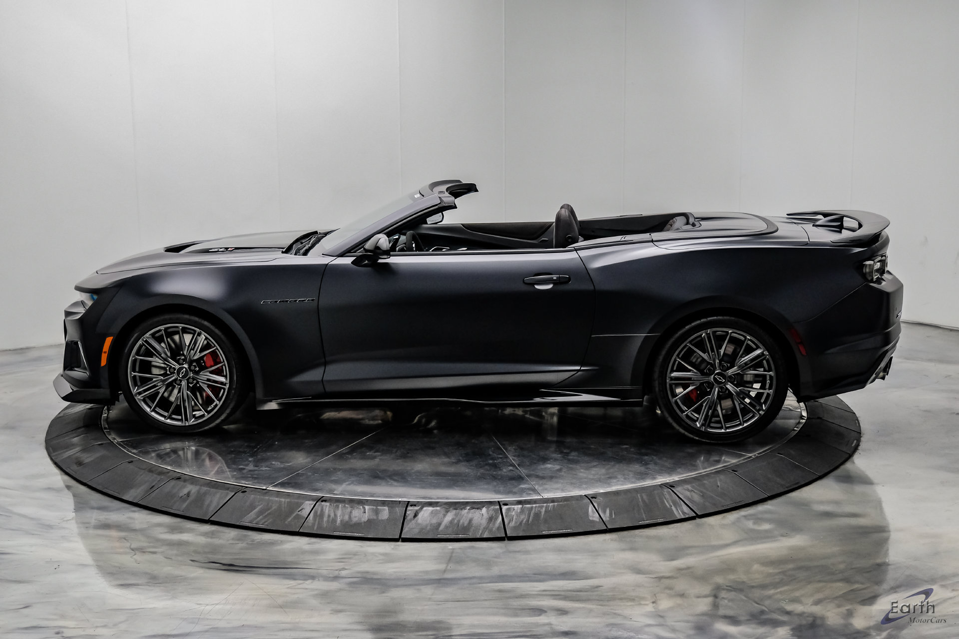 Used 2024 Chevrolet Camaro ZL1 RWD image 8