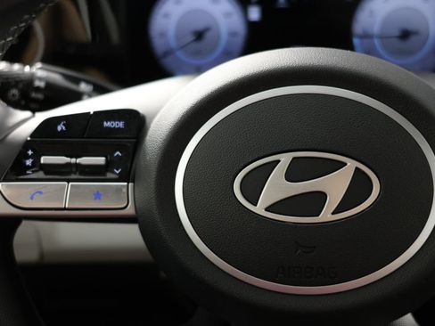 Used 2025 Hyundai Elantra Limited FWD image 27
