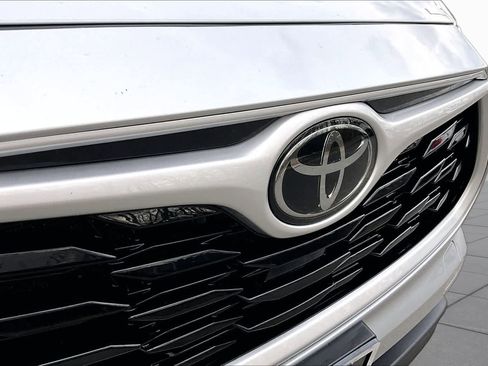 Used 2023 Toyota Highlander XLE AWD/4WD image 29