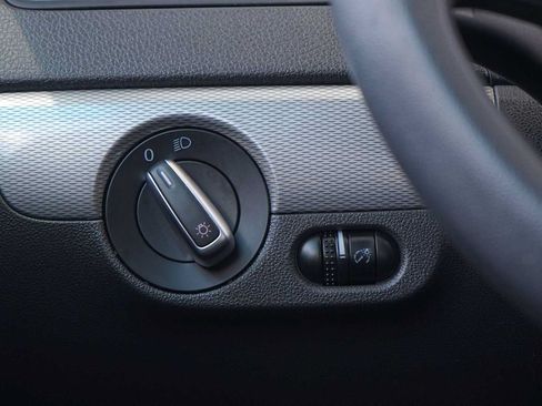 Used 2016 Volkswagen Jetta SE FWD image 22