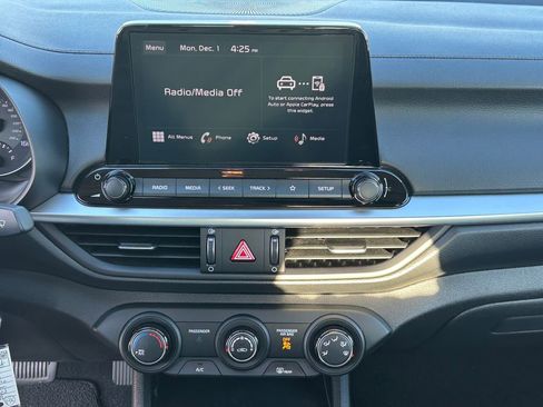 Used 2024 Kia Forte LXS w/ LXS Technology Package image 13