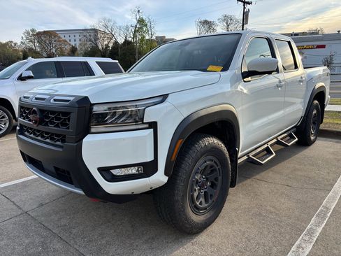 Used 2025 Nissan Frontier PRO-4X w/ Pro Premium Package image 3