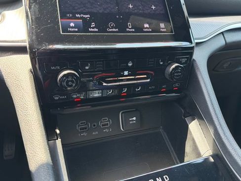 Used 2024 Jeep Grand Cherokee Altitude AWD/4WD image 19