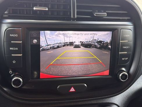 Used 2025 Kia Soul LX w/ LX Technology Package FWD image 25