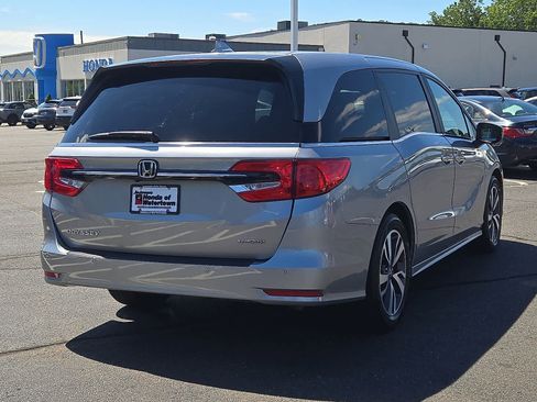Used 2023 Honda Odyssey Touring image 5