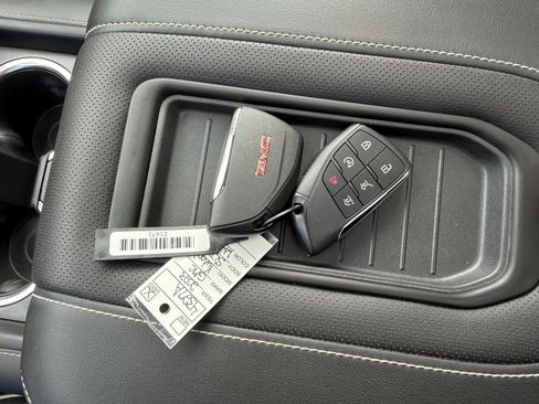 Used 2023 GMC Yukon XL SLT w/ Max Trailering Package image 38