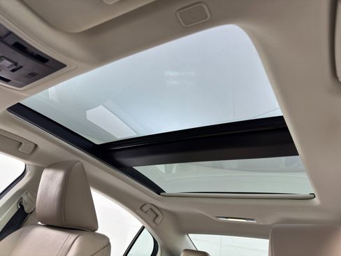 Used 2019 Lexus ES 350 w/ Luxury Package image 11