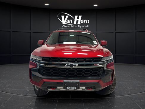 Used 2022 Chevrolet Tahoe Z71 w/ Luxury Package AWD/4WD image 2