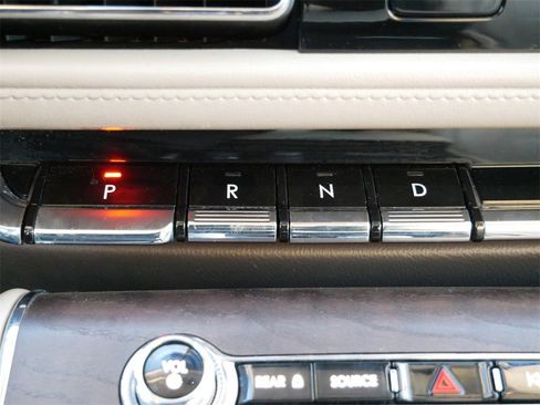 Used 2021 Lincoln Aviator Reserve w/ Equipment Group 202A image 20