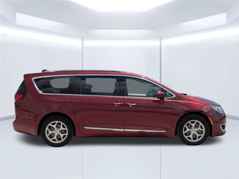 Used 2018 Chrysler Pacifica Touring-L w/ Tire & Wheel Group FWD image 7