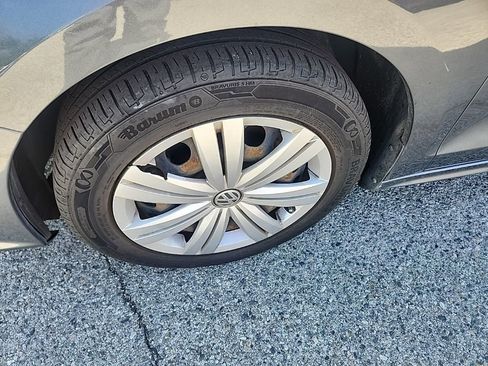 Used 2017 Volkswagen Jetta S image 9